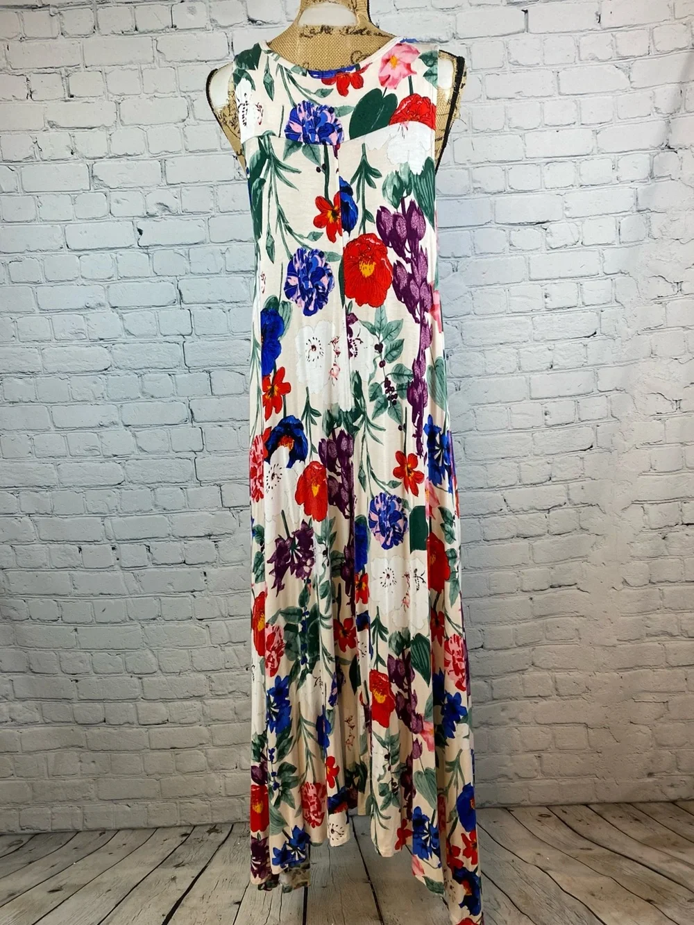 Chelsea & Theodore Vibrant Floral Print Sharkbite Hem Maxi